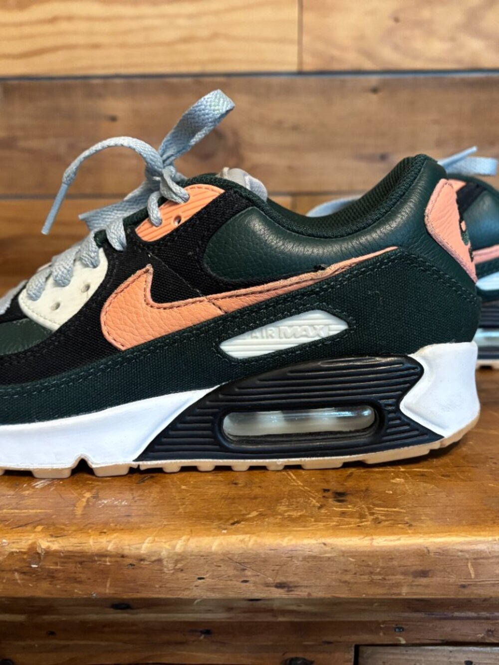 Nike "MOM" Air Max 90 Personalized Sneakers - Picture 3 of 7